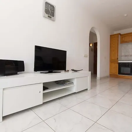 Santa Maria 99 - One Bed דירה אדחה