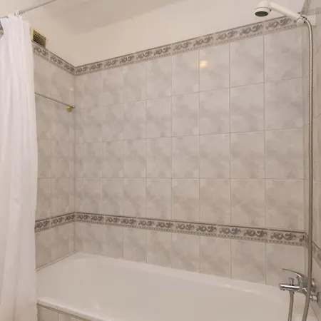 Santa Maria 99 - One Bed 阿德耶